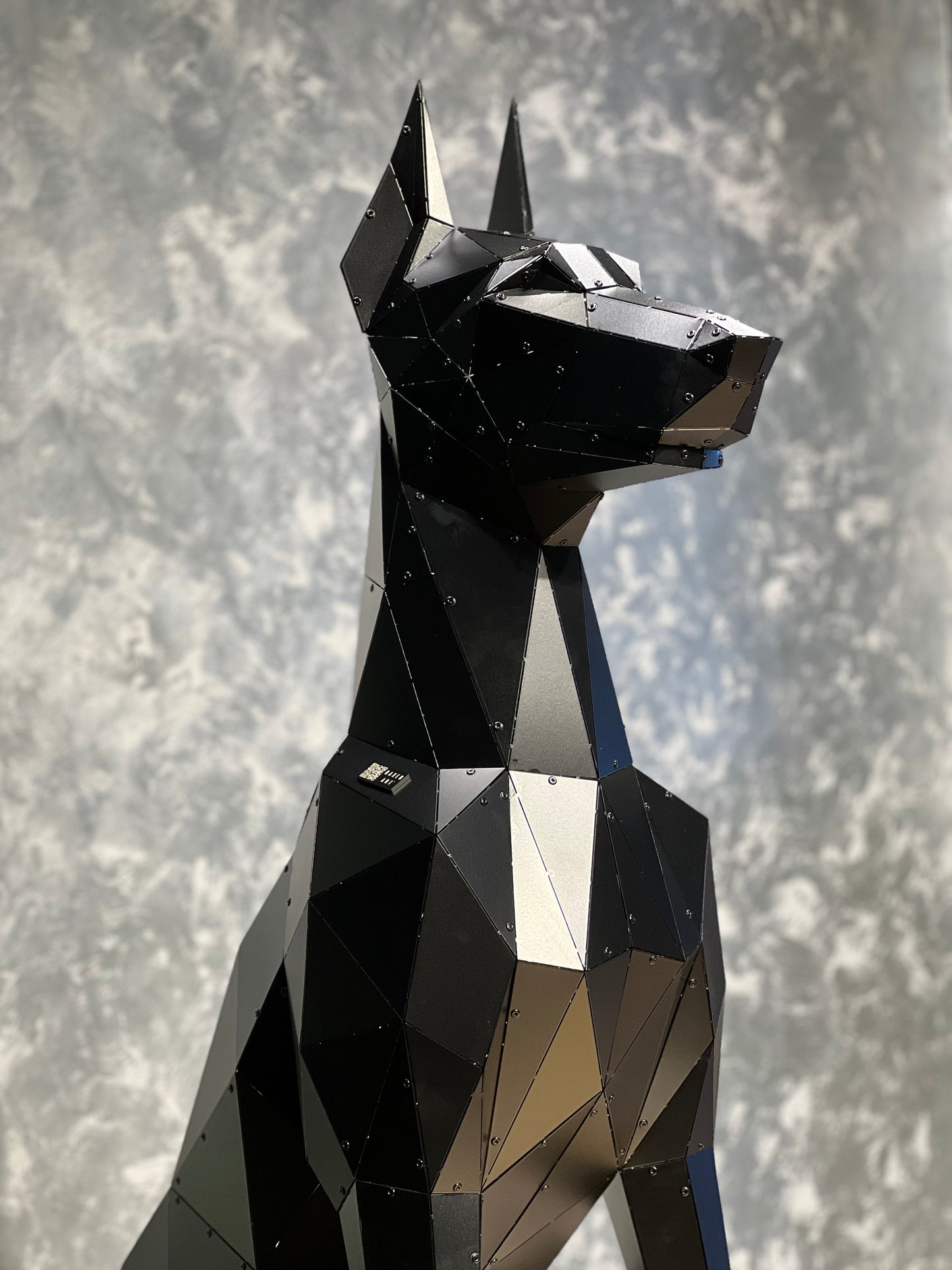Classic Oturan Doberman