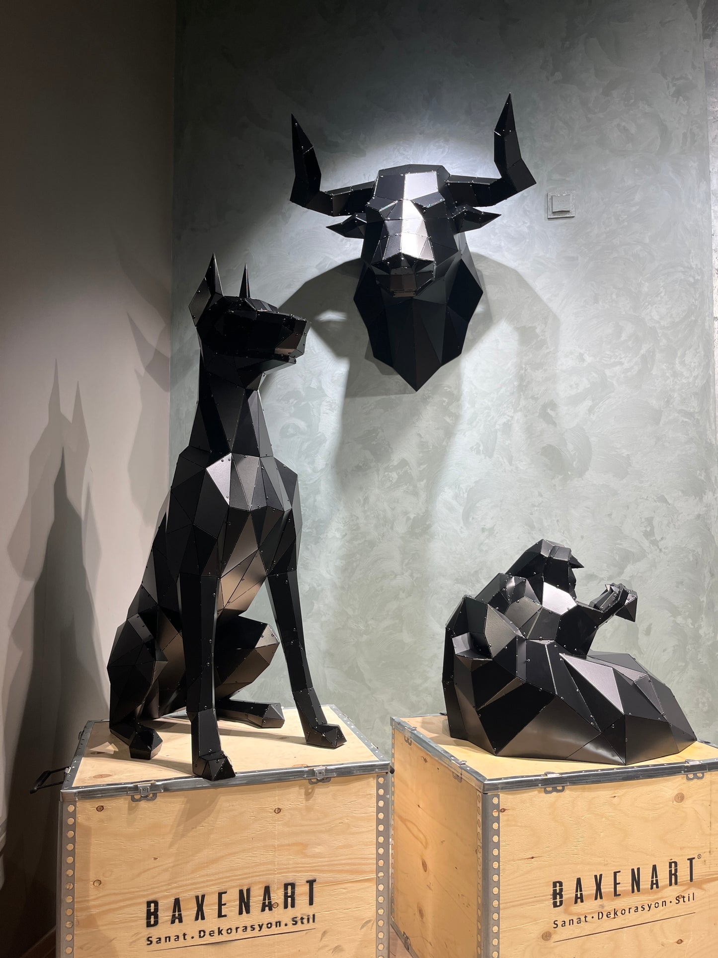 Classic Oturan Doberman